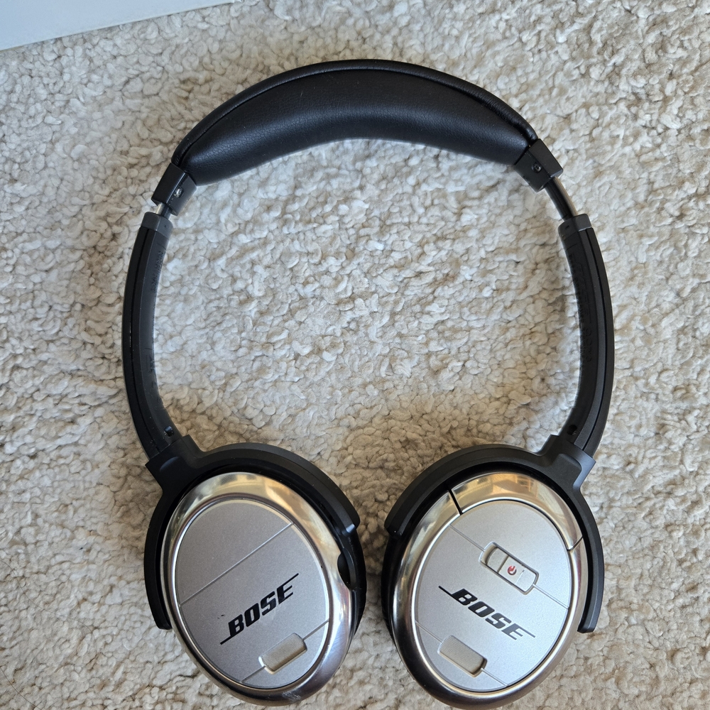 Bose QuietComfort 3. Noise-Cancelling - pre-owned read description